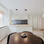 Stylish Prime Location By The Marble Church *