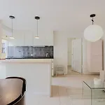 Stylish Prime Location By The Marble Church *