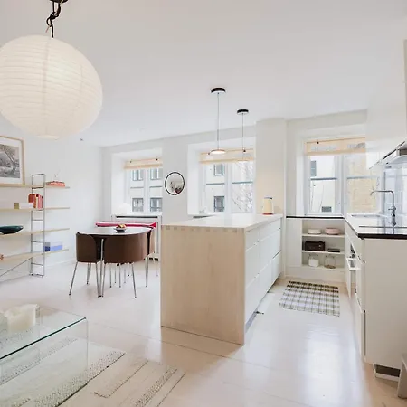 Апартаменты Stylish Prime Location By The Marble Church