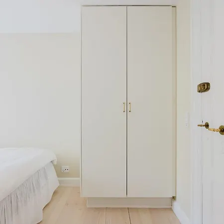 Stylish Prime Location By The Marble Church *
