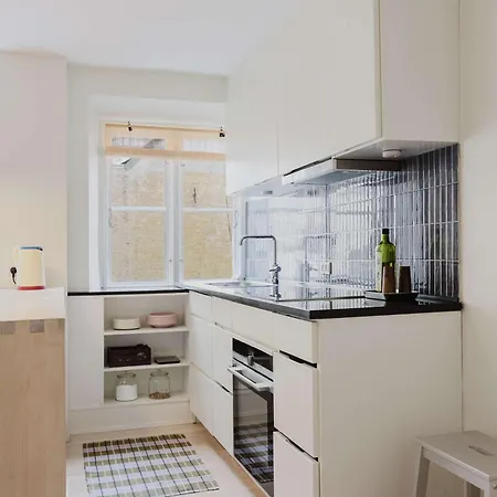 Stylish Prime Location By The Marble Church Apartamento