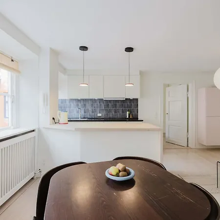 Stylish Prime Location By The Marble Church *