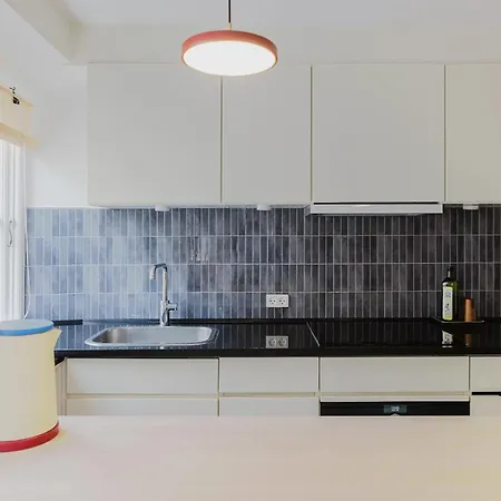 Stylish Prime Location By The Marble Church *