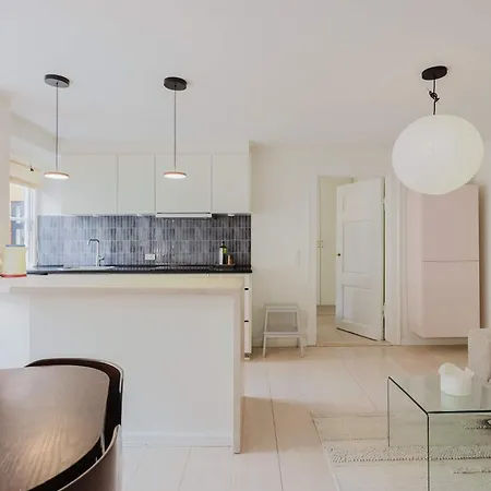 Stylish Prime Location By The Marble Church *