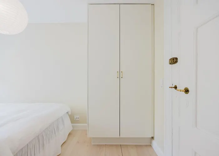 Stylish Prime Location By The Marble Church *