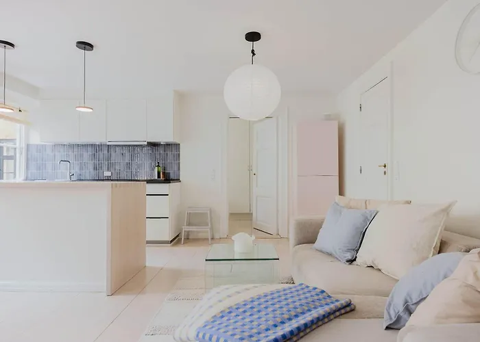 Stylish Prime Location By The Marble Church