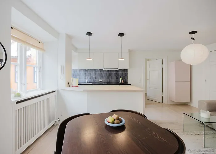 Stylish Prime Location By The Marble Church *