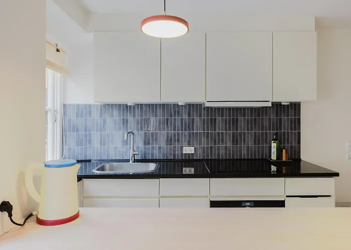 Stylish Prime Location By The Marble Church *